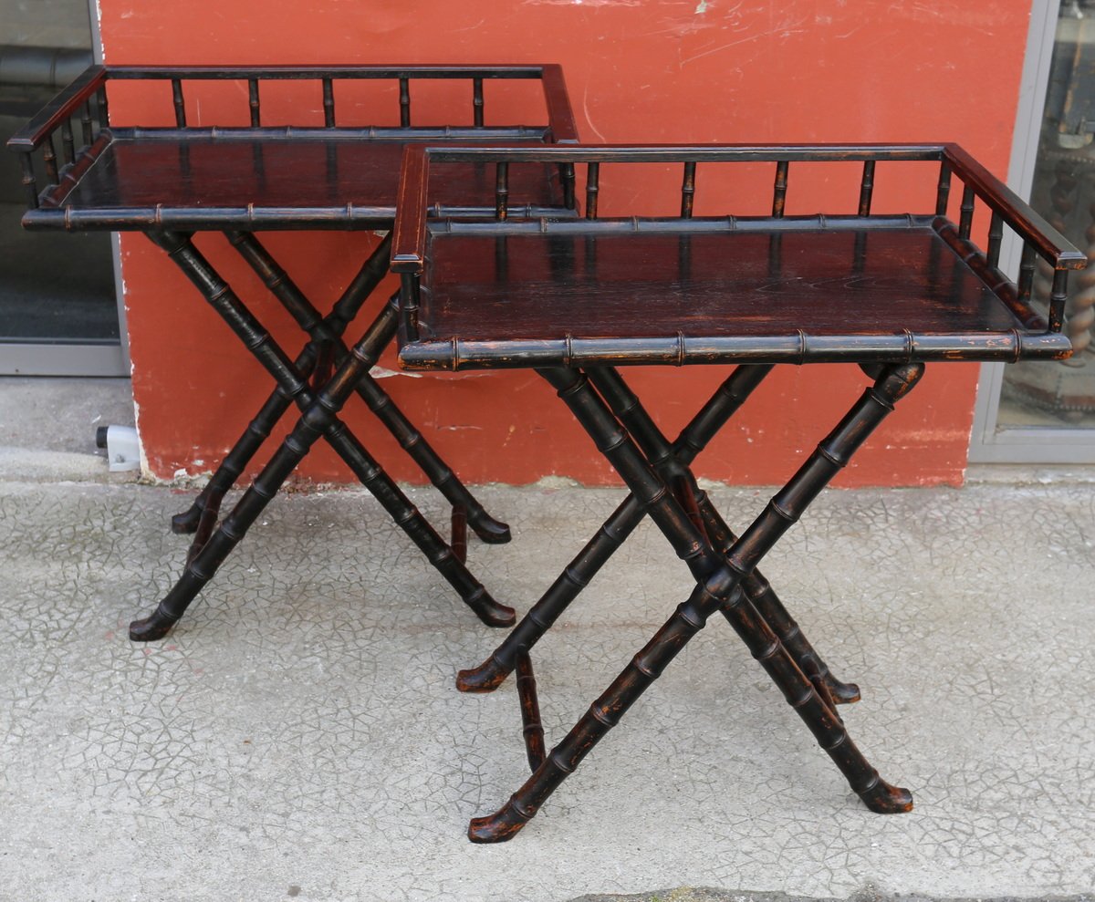 Perret et Vibert vers 1960 paire de tables dessertes pliantes de style bambou .