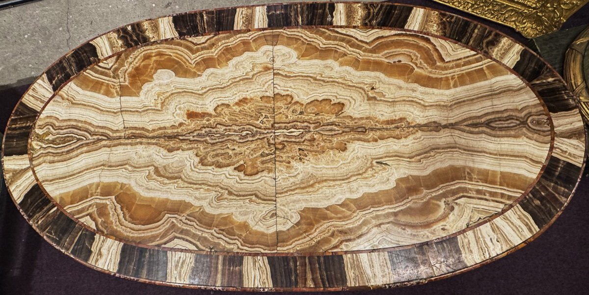 Table basse en bois doré décor de cordage noué, plateau plaqué onyx, Italie début XX-photo-2
