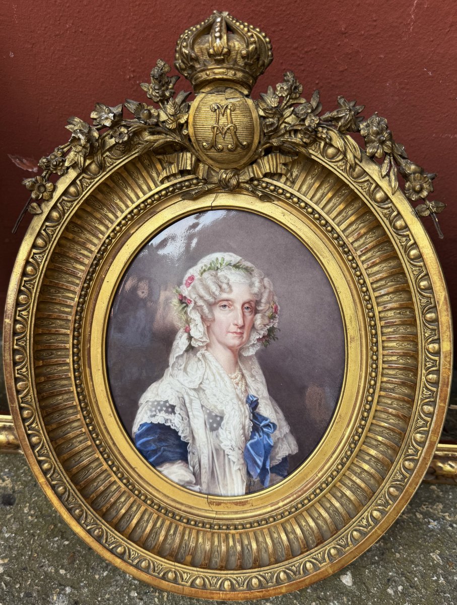 Ecole Française de XIXème, portrait de Marie Amélie d'Orléans peinture sur porcelaine. 
