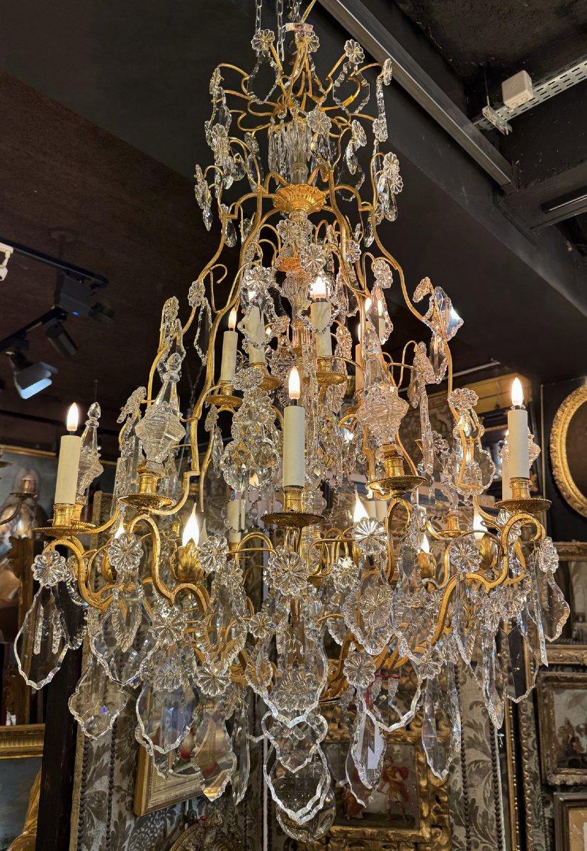 Paire de grands lustres cage style Louis XV, bronze et cristaux, à 12 bras de lumières.-photo-2