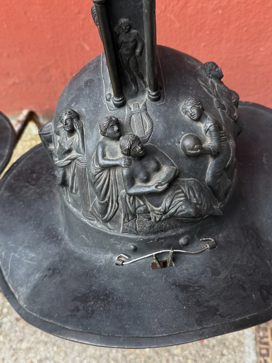 Objets du Grand Tour XIXème, paire de casques de gladiateurs en bronze provenant de pompei-photo-4