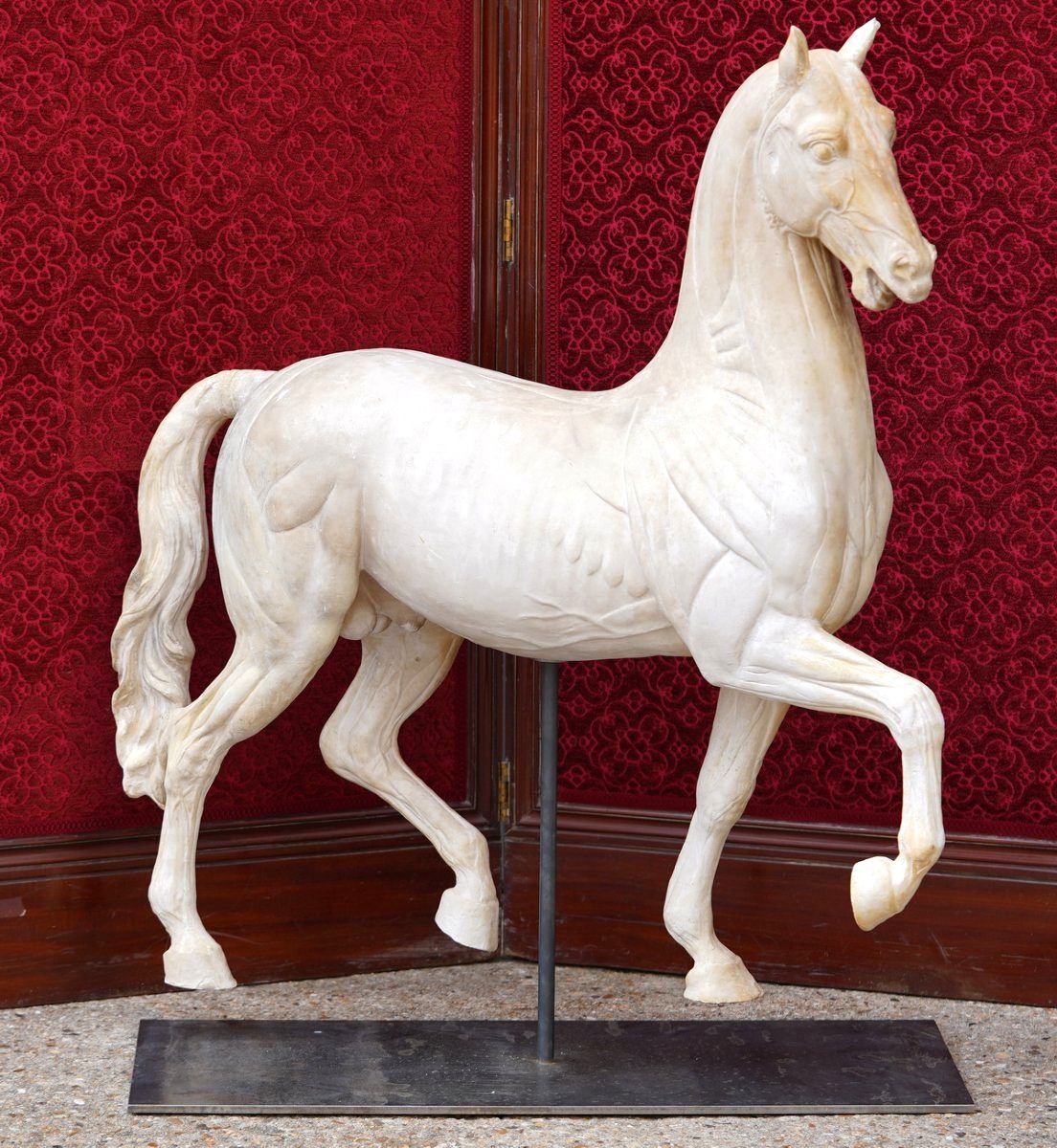 Large Plaster Sculpture Of A Flayed Horse, An Early 20th-century Work Based On A Design By Antonio Canova