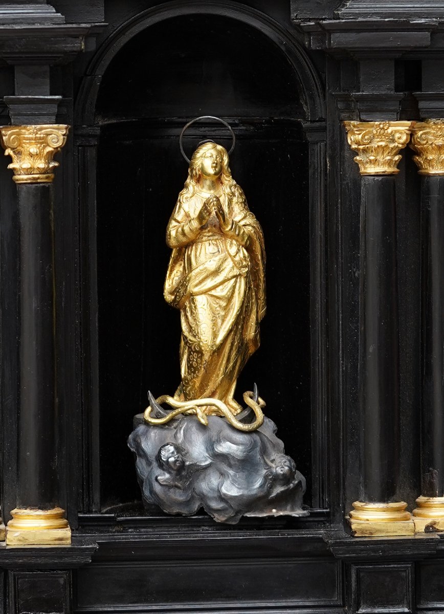 Oratoire en bois noirci, ébène et bronze doré, dédié à la vierge Immaculée Conception -photo-1