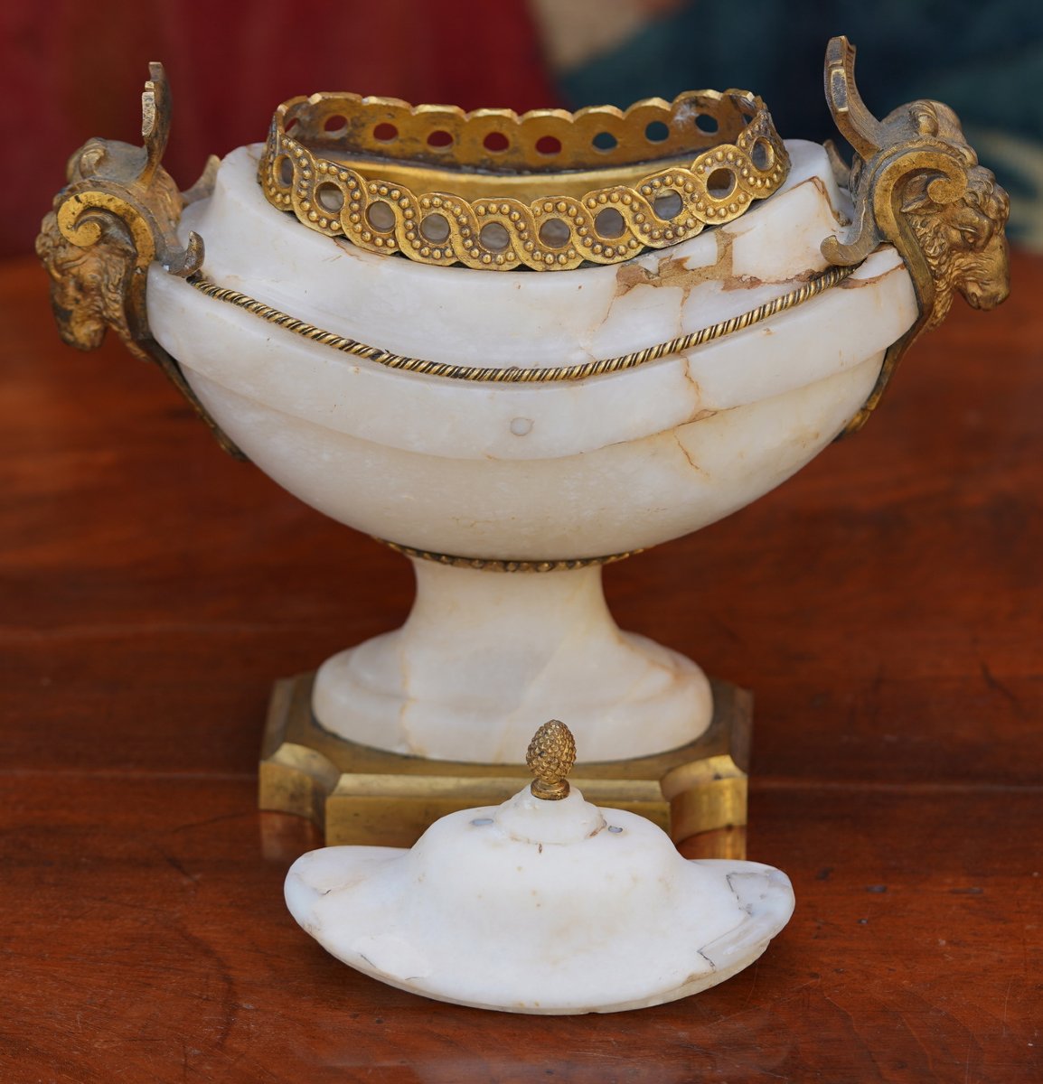 Louis XVI-era Shuttlecock-shaped Potpourri Jar In White Marble And Gilded Bronze-photo-4