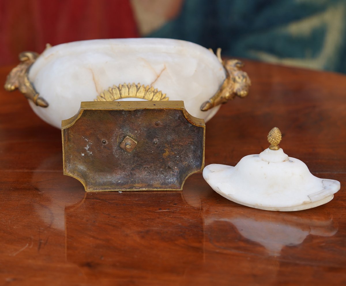 Louis XVI-era Shuttlecock-shaped Potpourri Jar In White Marble And Gilded Bronze-photo-1
