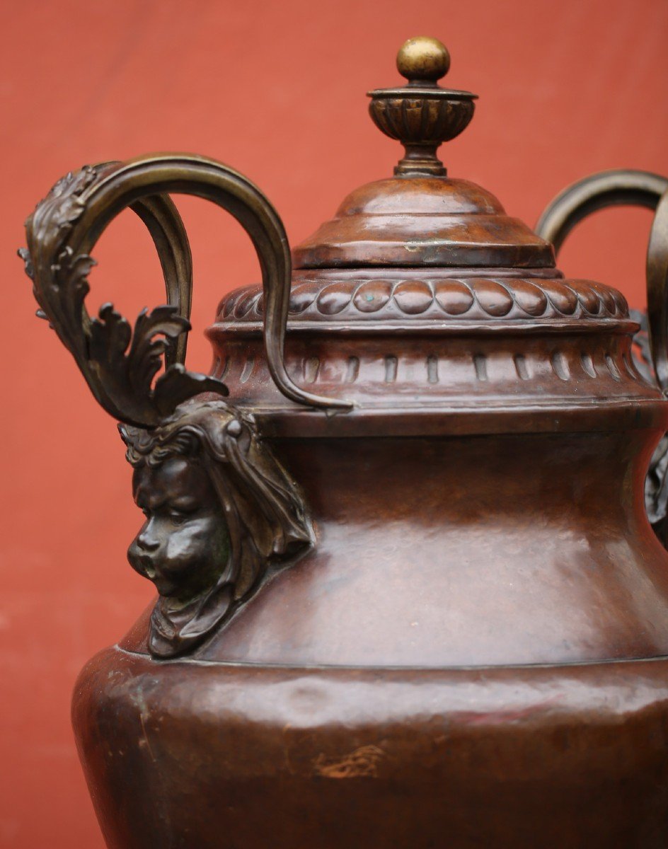 Large Covered Vase, 18th Century-photo-1