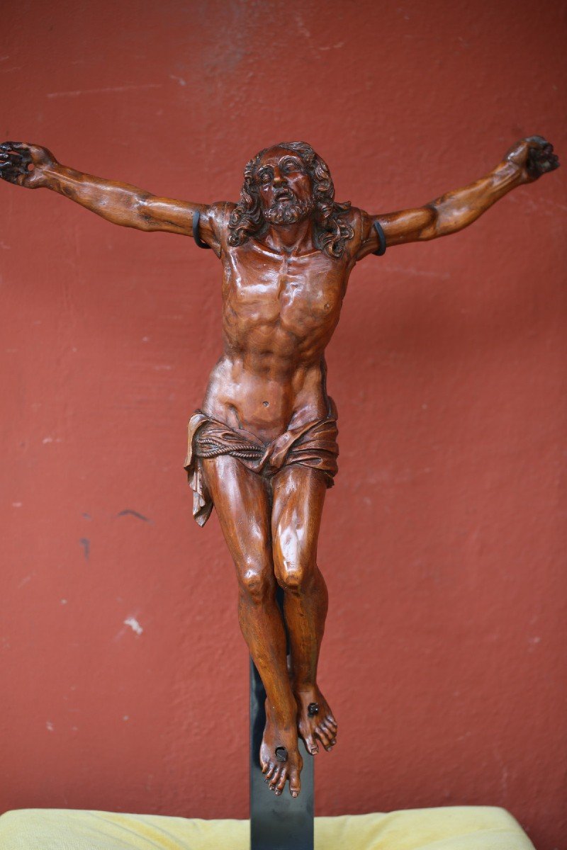 Important Christ En Croix,  Buis époque Fin XVIIème monté sur une armature en fer moderne -photo-2