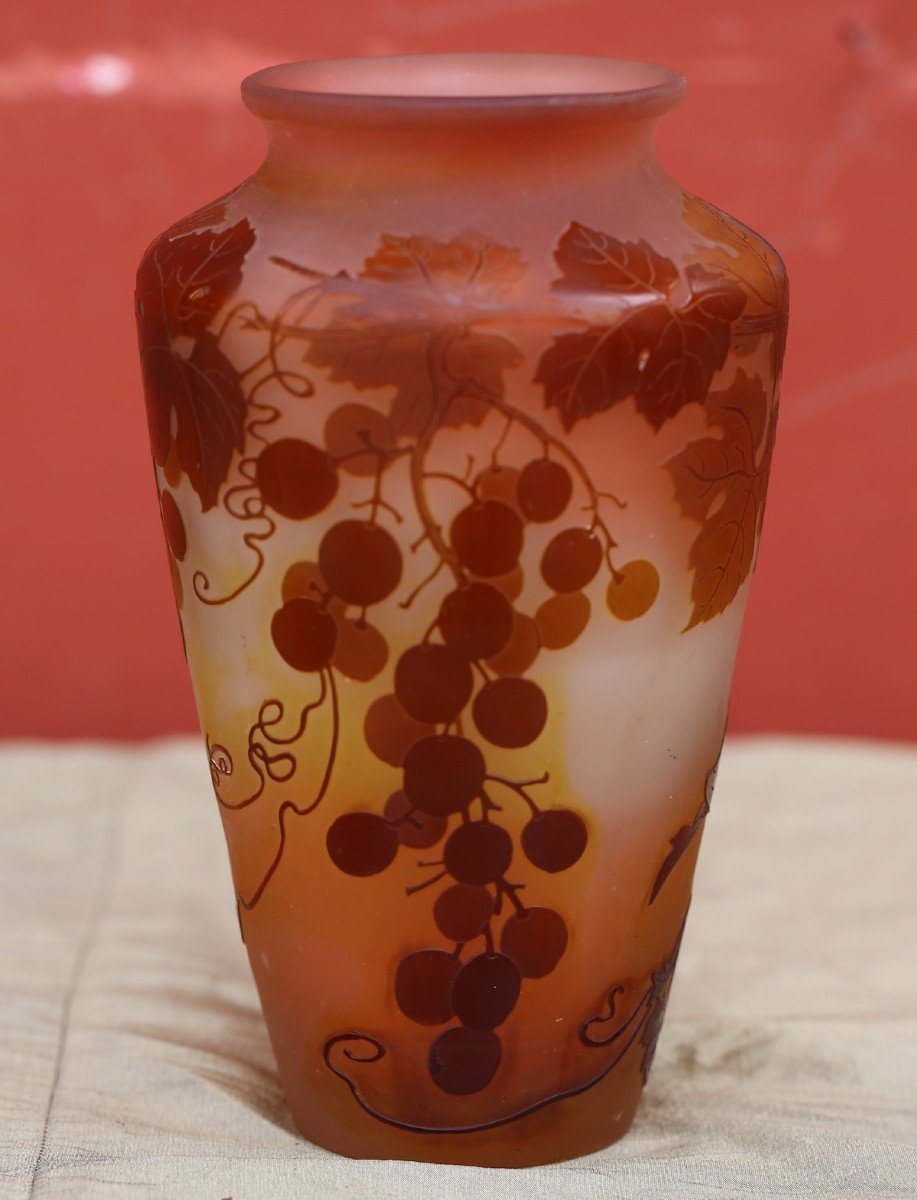 Emile Gallé 1846-1904, Ovoid Vase In Acid Etched Multilayer Glass Decorated With Grapes