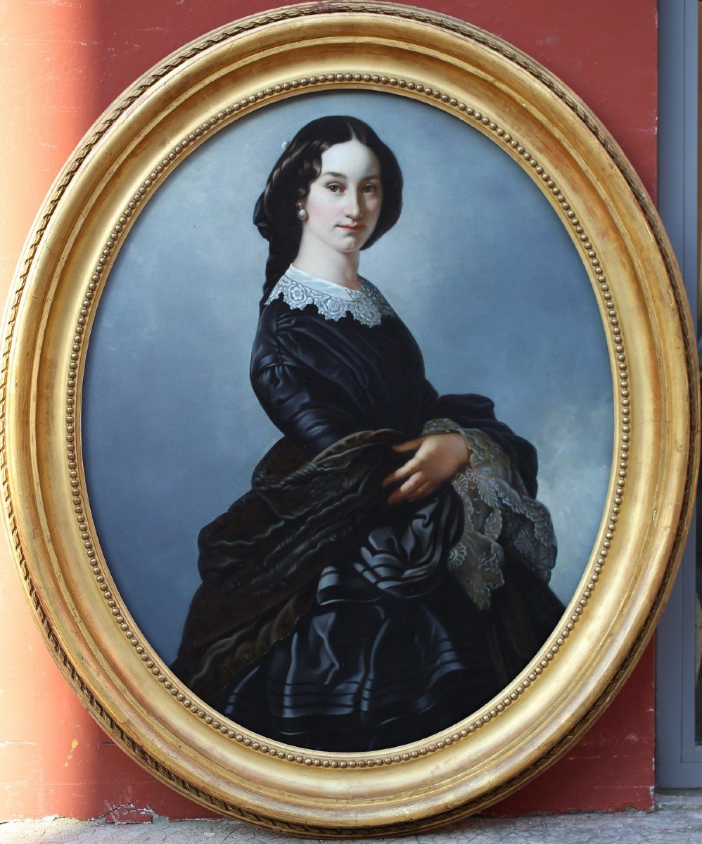 Ecole Française Du XIXème Siècle, Portrait De Jeune Femme à La Robe Noire