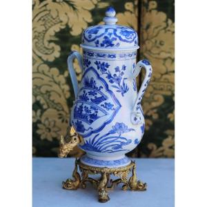 Fontaine de table en porcelaine de Chine époque Kangxi 1662-1722 , monture bronze doré.