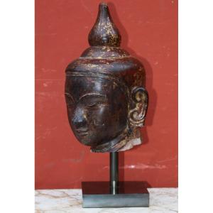 Birmanie XVIIIème, Tête de Bouddha en grès Laqué et doré.