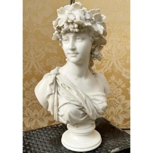 Waldemar UHLMANN 1840-1896, jeune femme en bacchante, buste en marbre blanc.