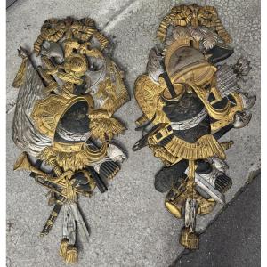 Paire de trophées militaires Néoclassiques de la fin du XVIII tôle et fer patiné