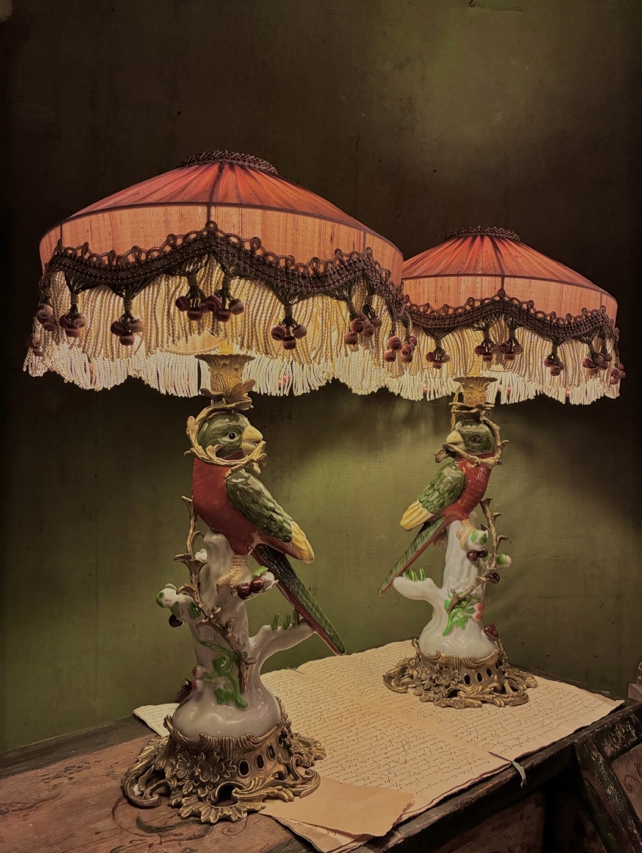 Paire de lampes perroquets verts