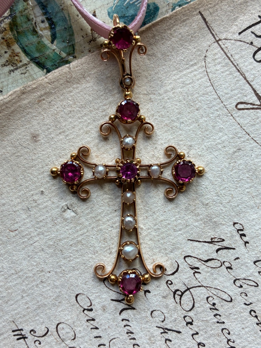 Croix « Mistralienne »