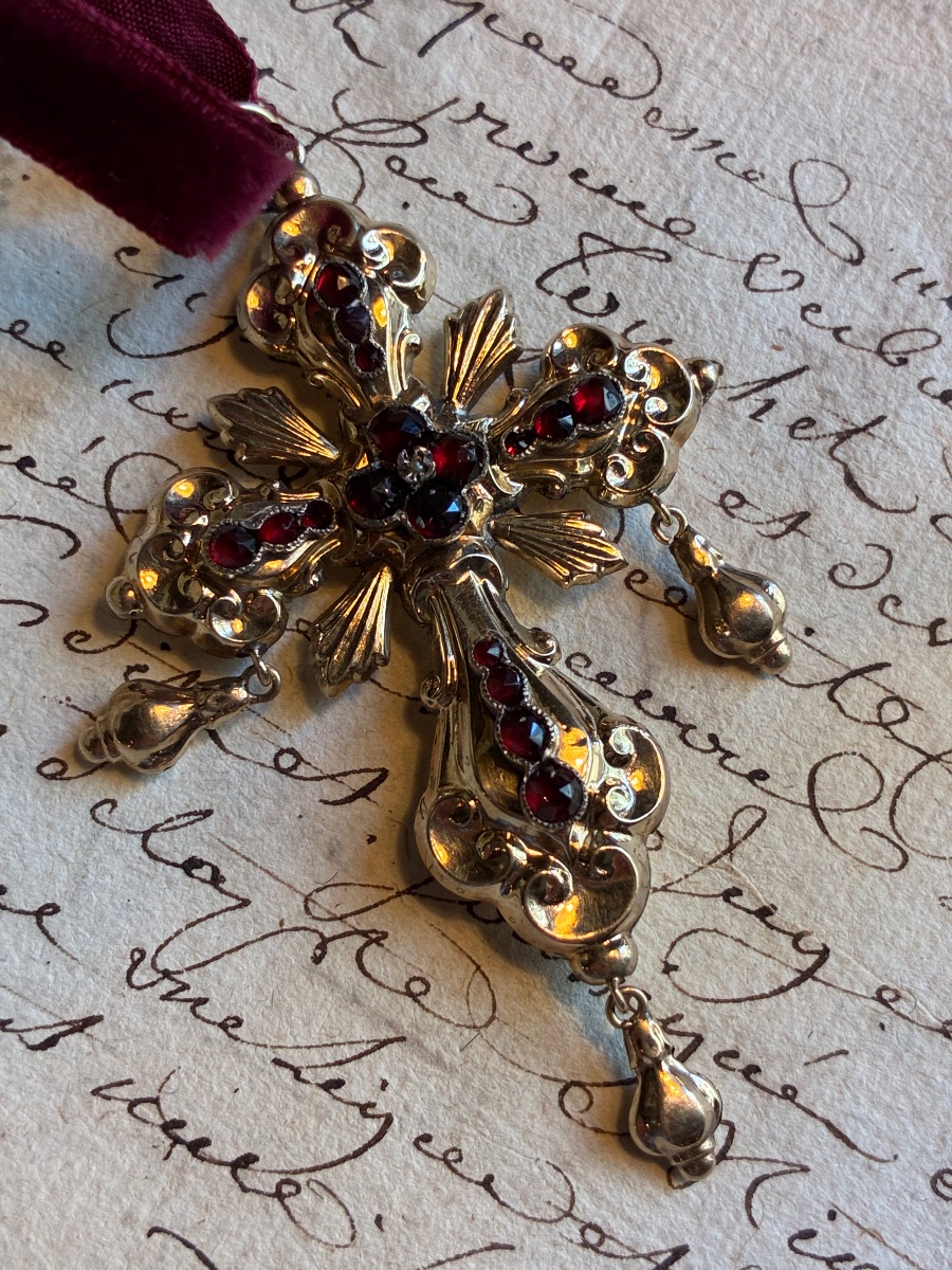Pendentif en forme de croix aux grenats-photo-2