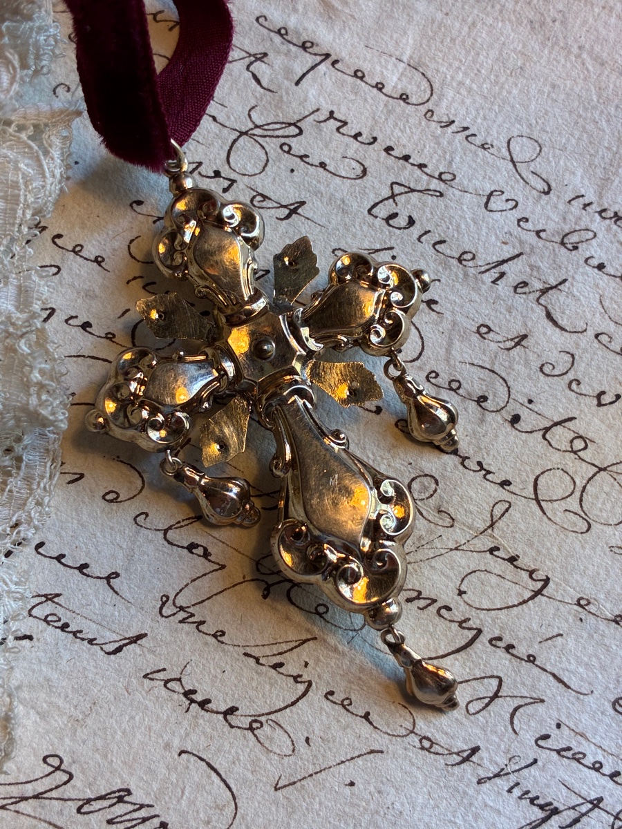 Pendentif en forme de croix aux grenats-photo-1