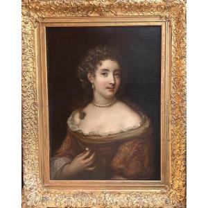 "PORTRAIT D'UNE DAME AU DIAMANT", ÉPOQUE RÉGENCE
