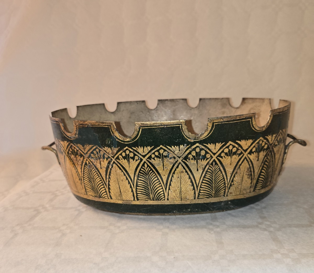 Verrière en tôle peinte