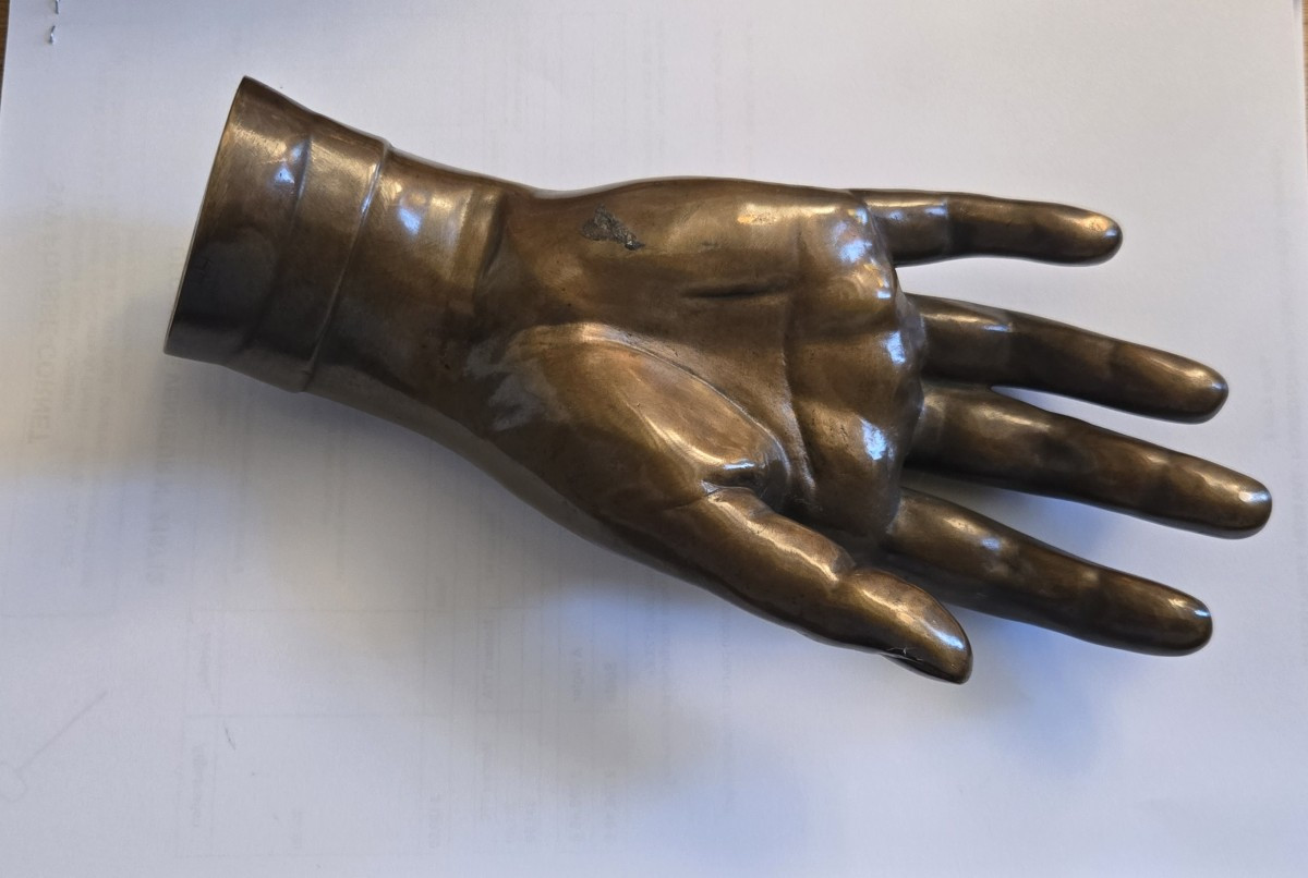Main en bronze-photo-2