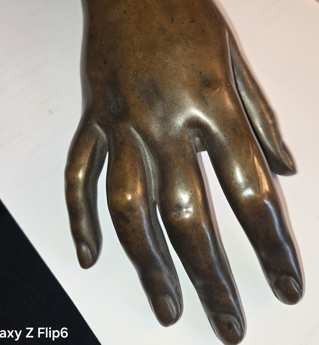 Main en bronze-photo-2