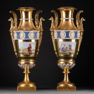 Une Paire  De Vases  Style  Empire  En  Porcelaine