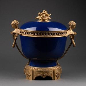 Coupe En Porcelaine Bleu, Bronze Patiné, Style Sèvres, 19e Siècle