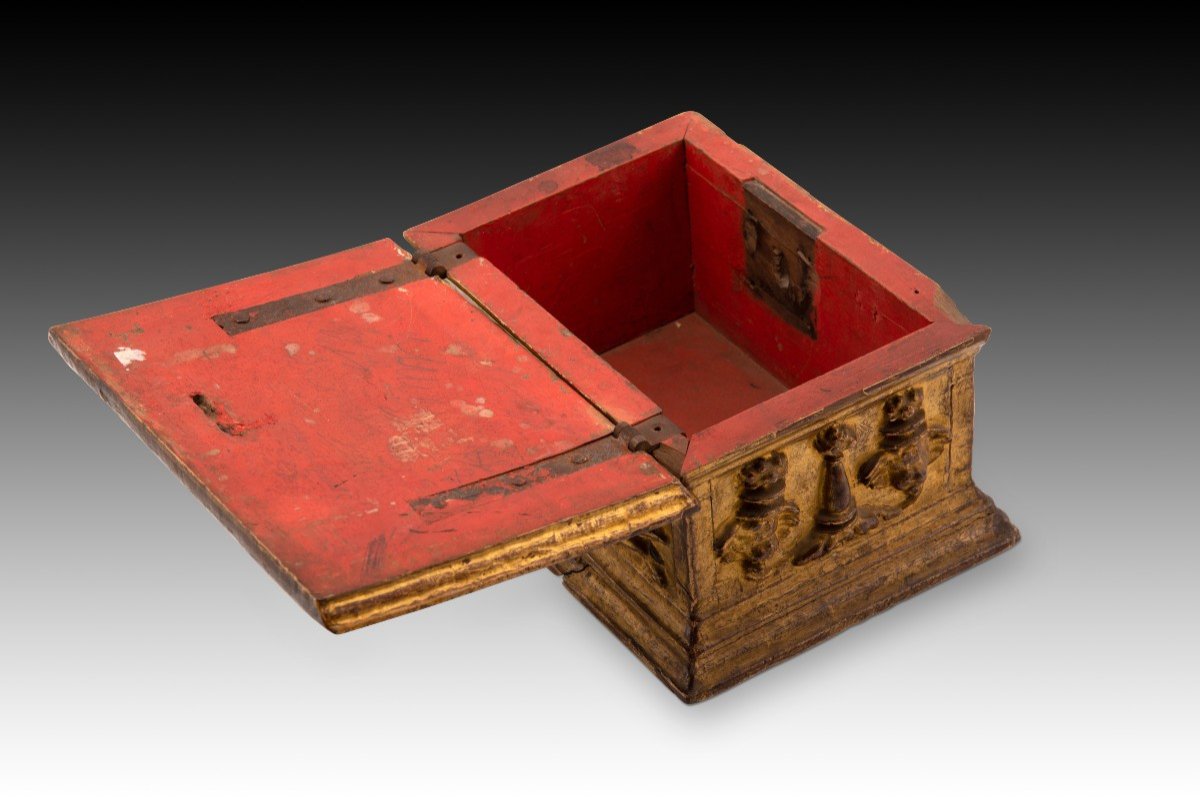 Chest. Carved Wood, Metal. Spanish School, 16th Century.-photo-6