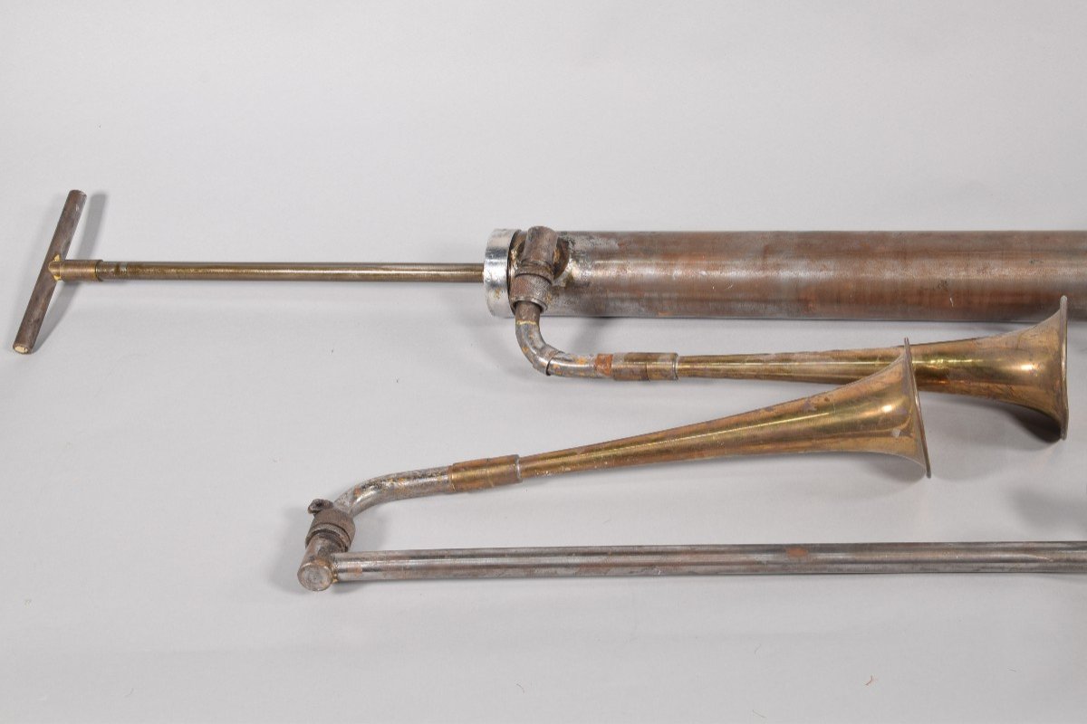 Boat Horn. 20th Century.  -photo-1