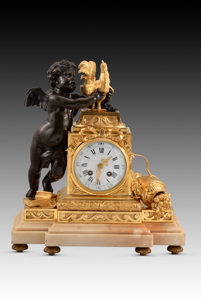 Horloge De Table. Bronze Doré Et Bleui, Base En Marbre. Peut-être France, Fin Du 19e Siècle.