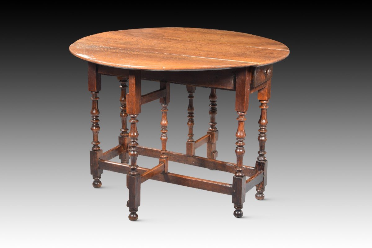 Table à Ailettes Avec Pieds Tournés. Bois De Noyer. école Espagnole, XVIIIe Siècle.  -photo-4