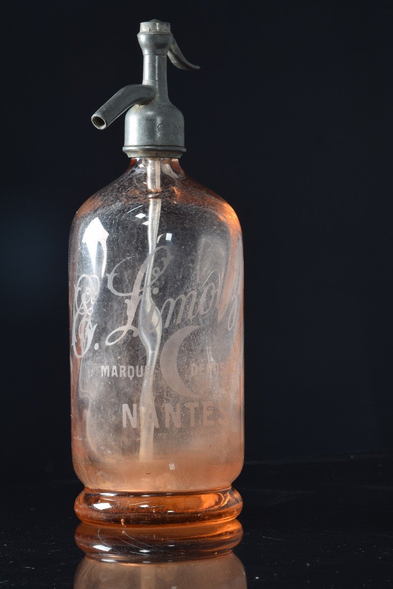 Siphon ; E. Limouzin, Nantes. Verre, Métal. France, Vers 1920. 