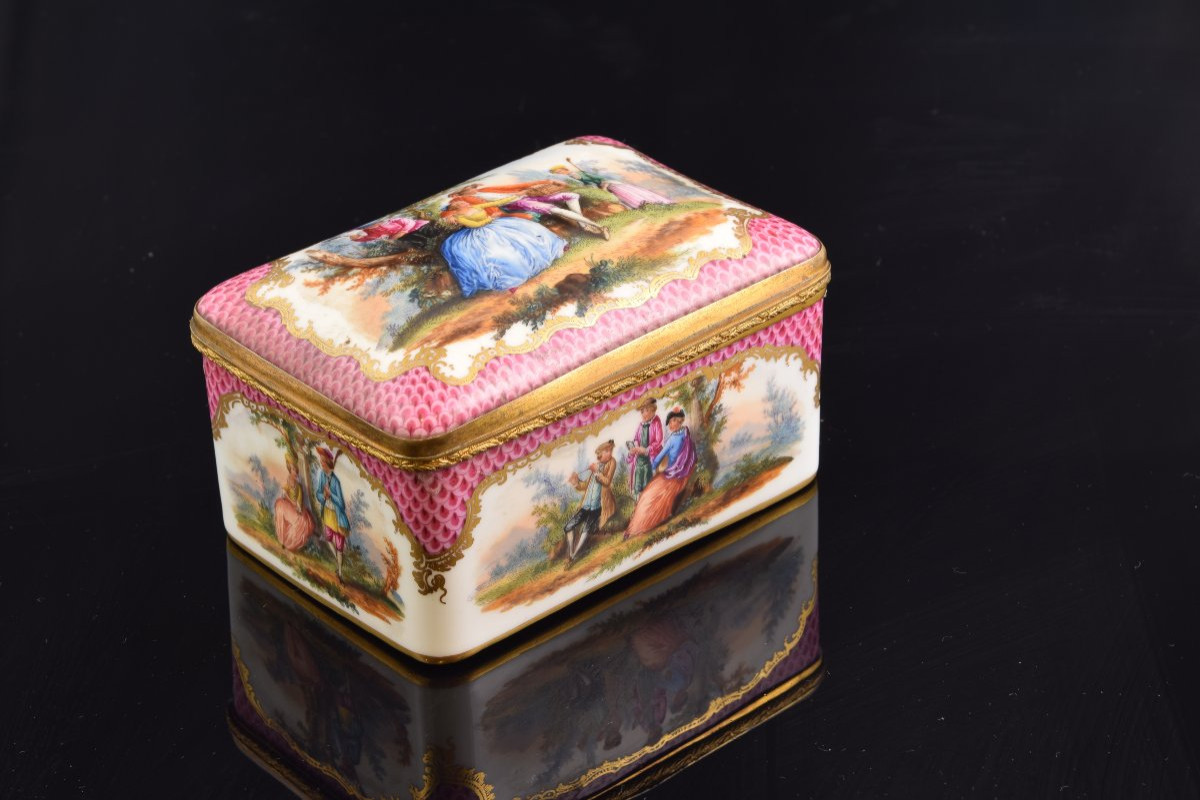 Box. Glazed Porcelain. Potschappel-dresden, Germany, 19th Century. -photo-2