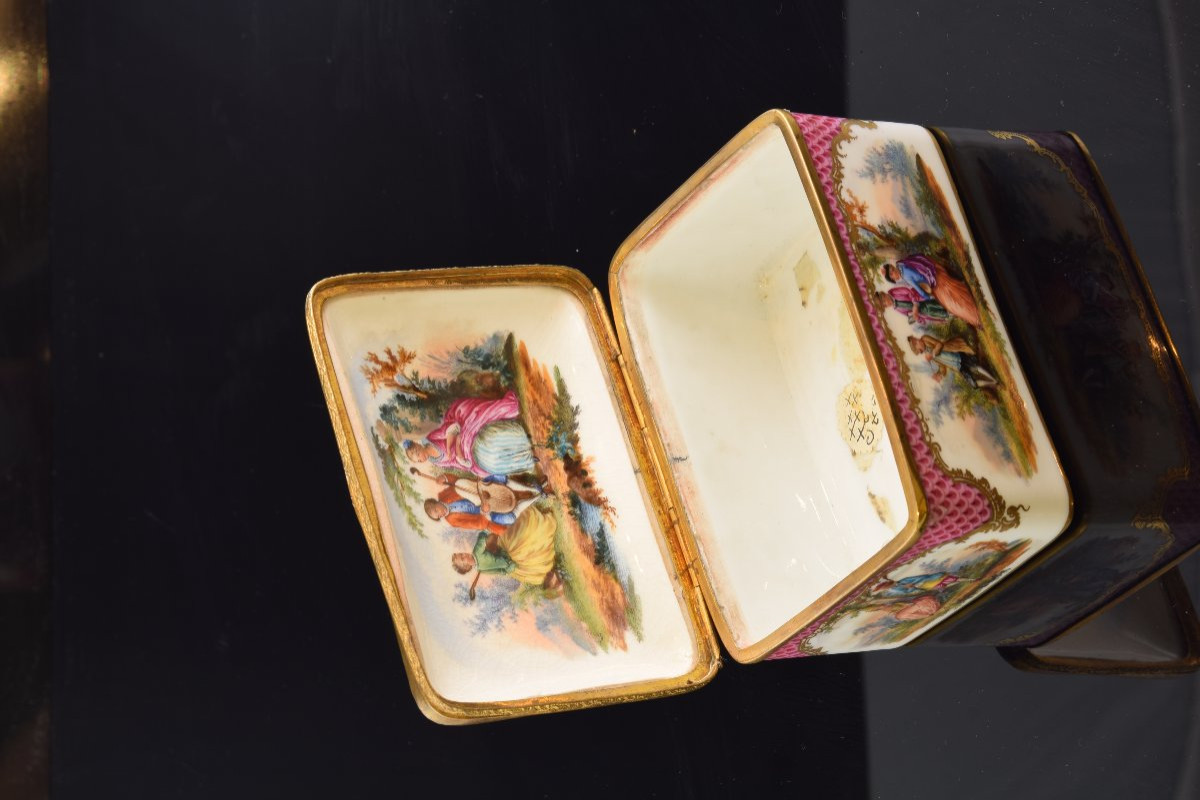 Box. Glazed Porcelain. Potschappel-dresden, Germany, 19th Century. -photo-2