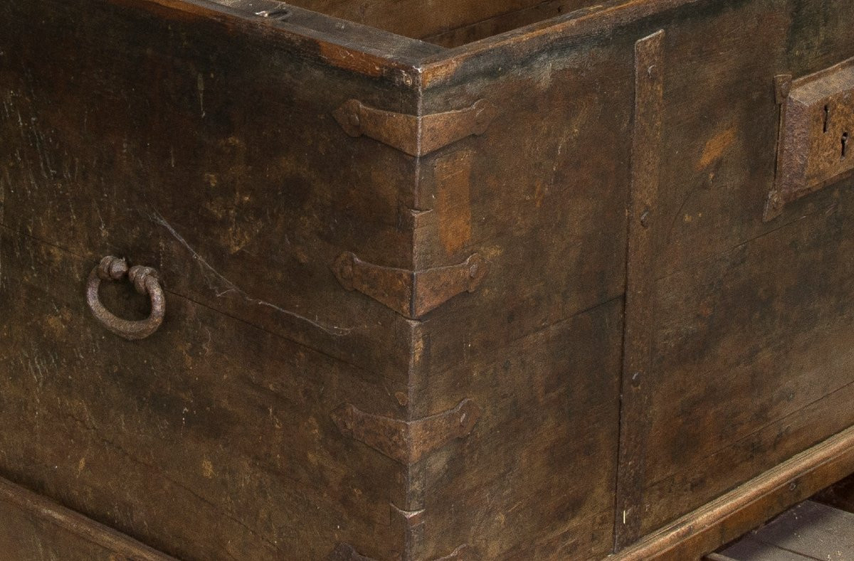 Rustic Chest. Carved Wood, Wrought Iron. 18th Century. -photo-5