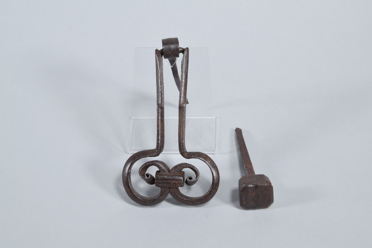 Door Knocker. Wrought Iron. 16th Century. -photo-2