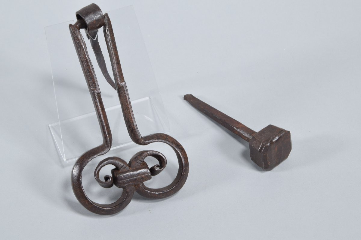 Door Knocker. Wrought Iron. 16th Century. -photo-4