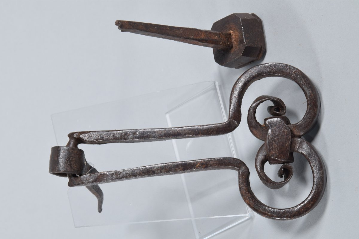 Door Knocker. Wrought Iron. 16th Century. -photo-2