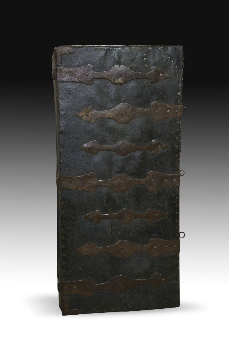 Chest With Three Locks. Wood, Leather, Wrought Iron. Circa 1600. -photo-4