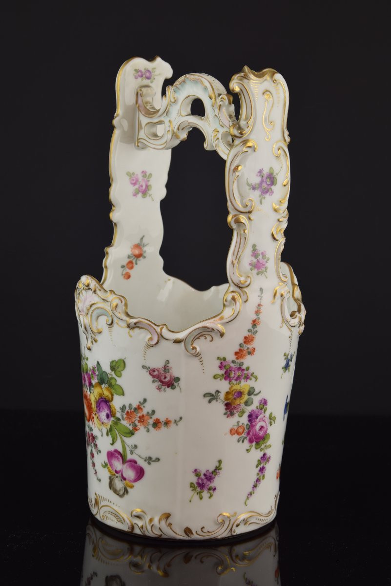 Centre De Table. Europe, Vers La Fin Du XIXe Siècle.  Porcelaine émaillée.-photo-3