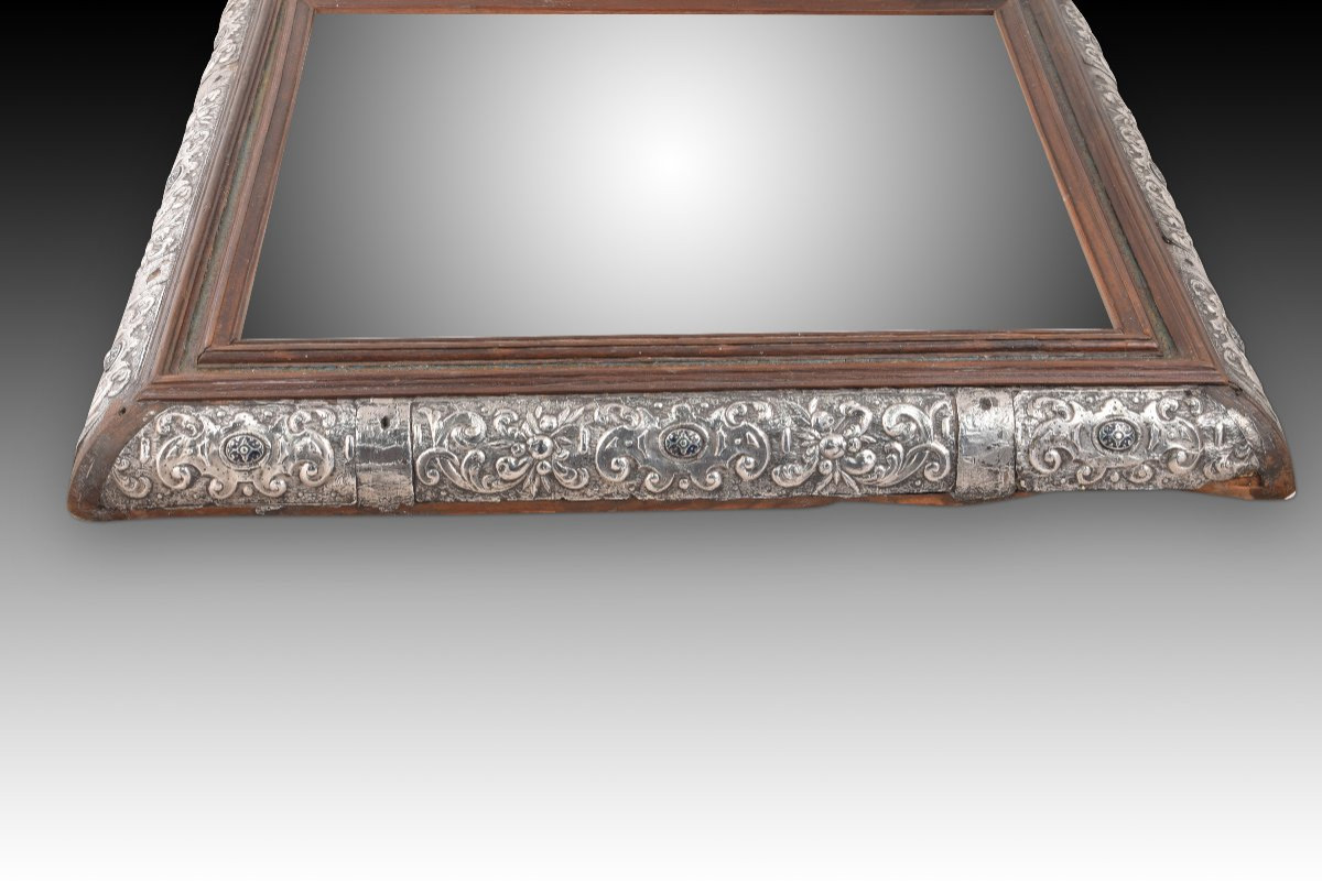Mirror With Cabochon Frame. Silver, Enamel, Wood, Stucco, Etc. Mexican School, 17th Century.  -photo-3