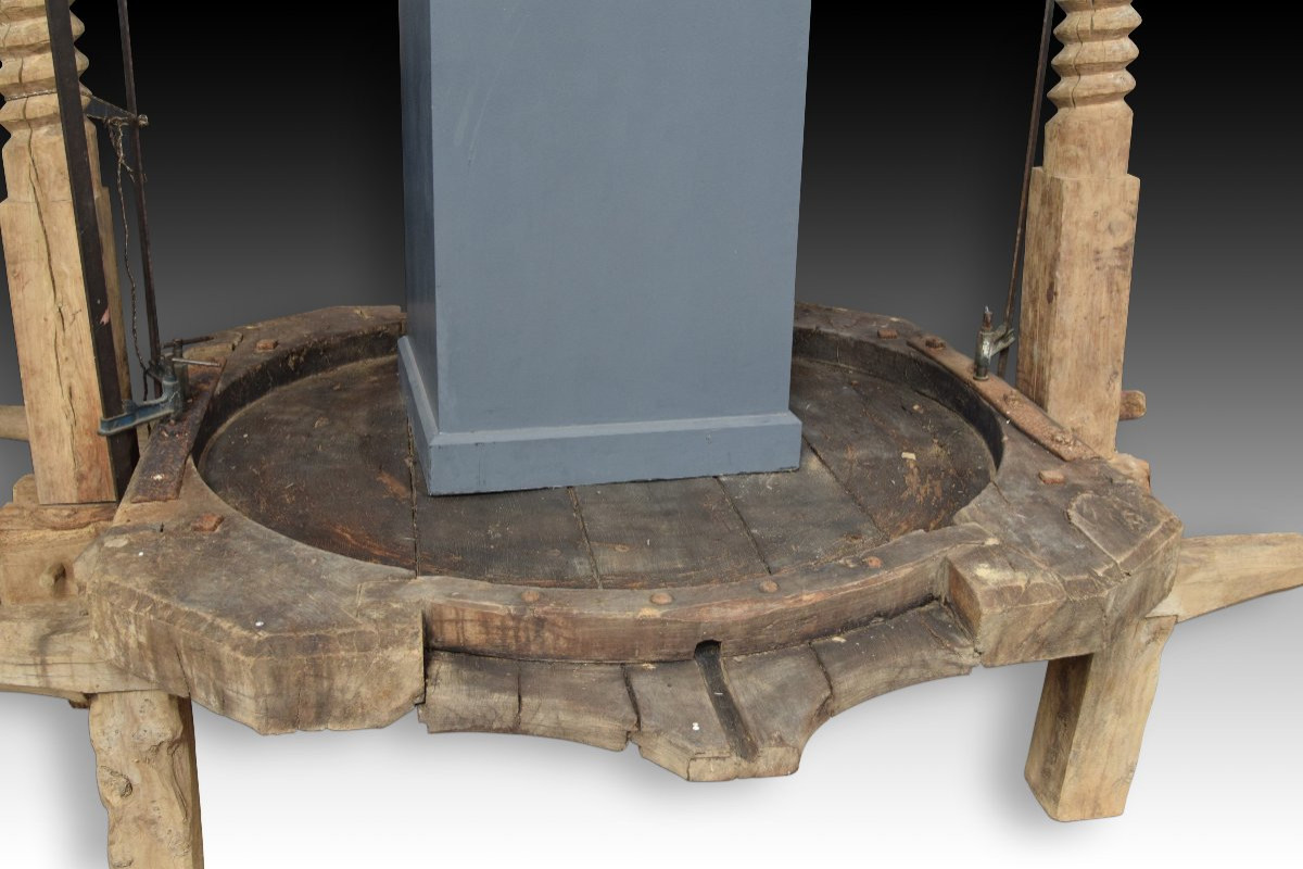 Wine Press. Wood, Metal. Spain, Circa 1800. -photo-2