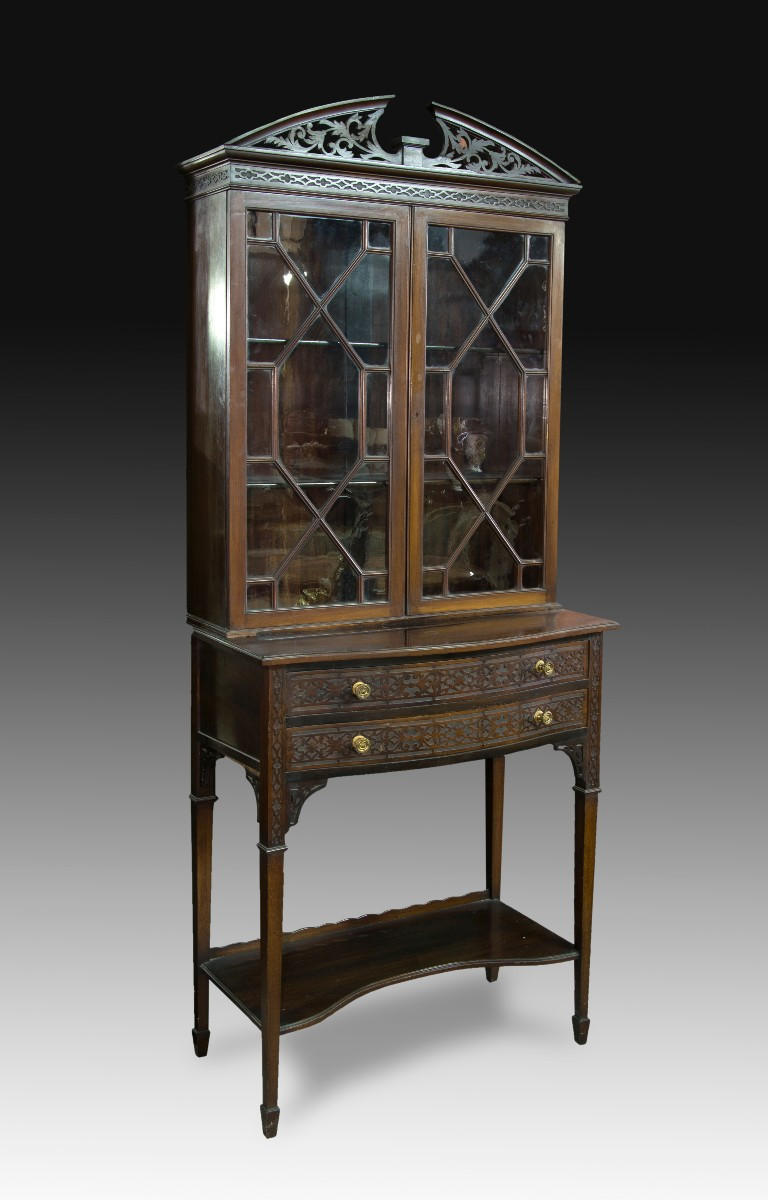 English Display Cabinet. Mahogany Wood. 19th Century. 