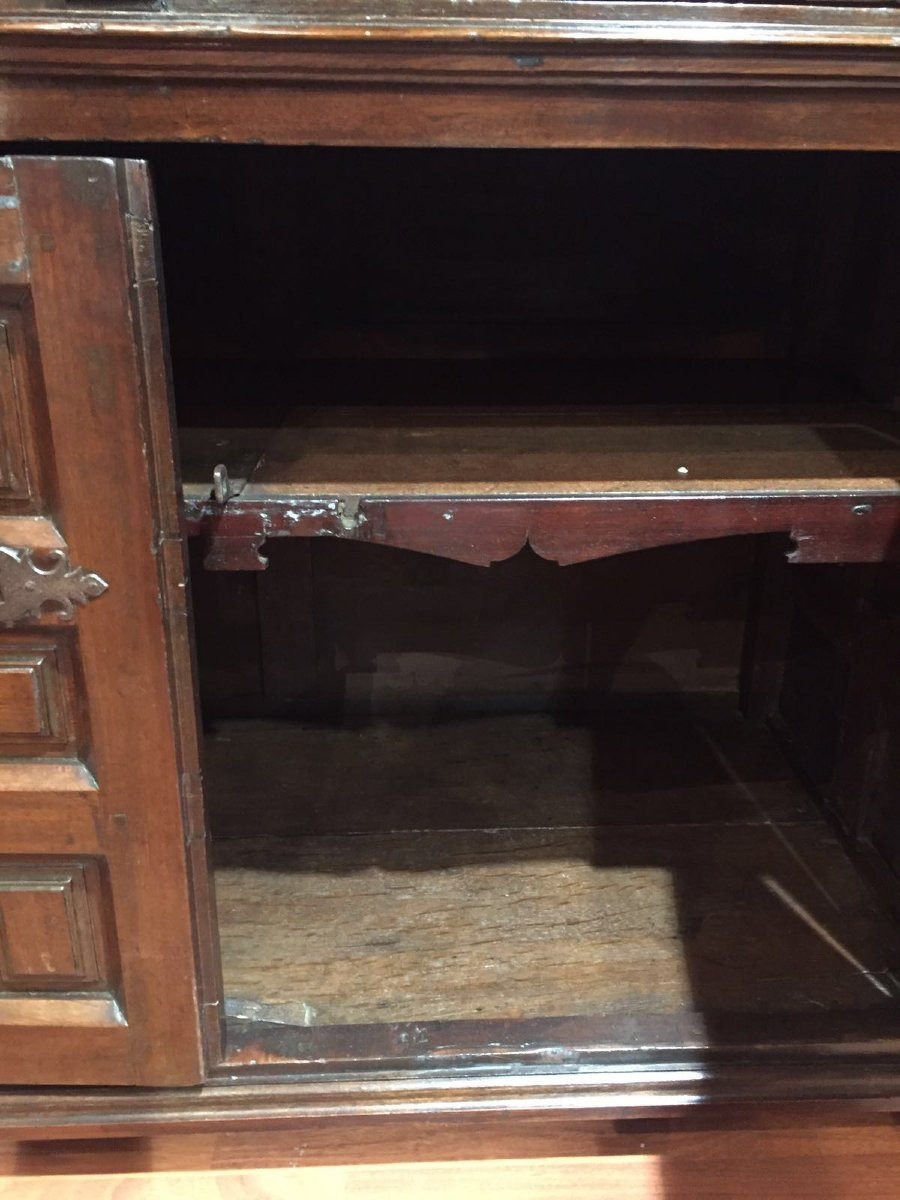 Wicket. Walnut Wood, Wrought Iron. Spain, 17th Century. -photo-3