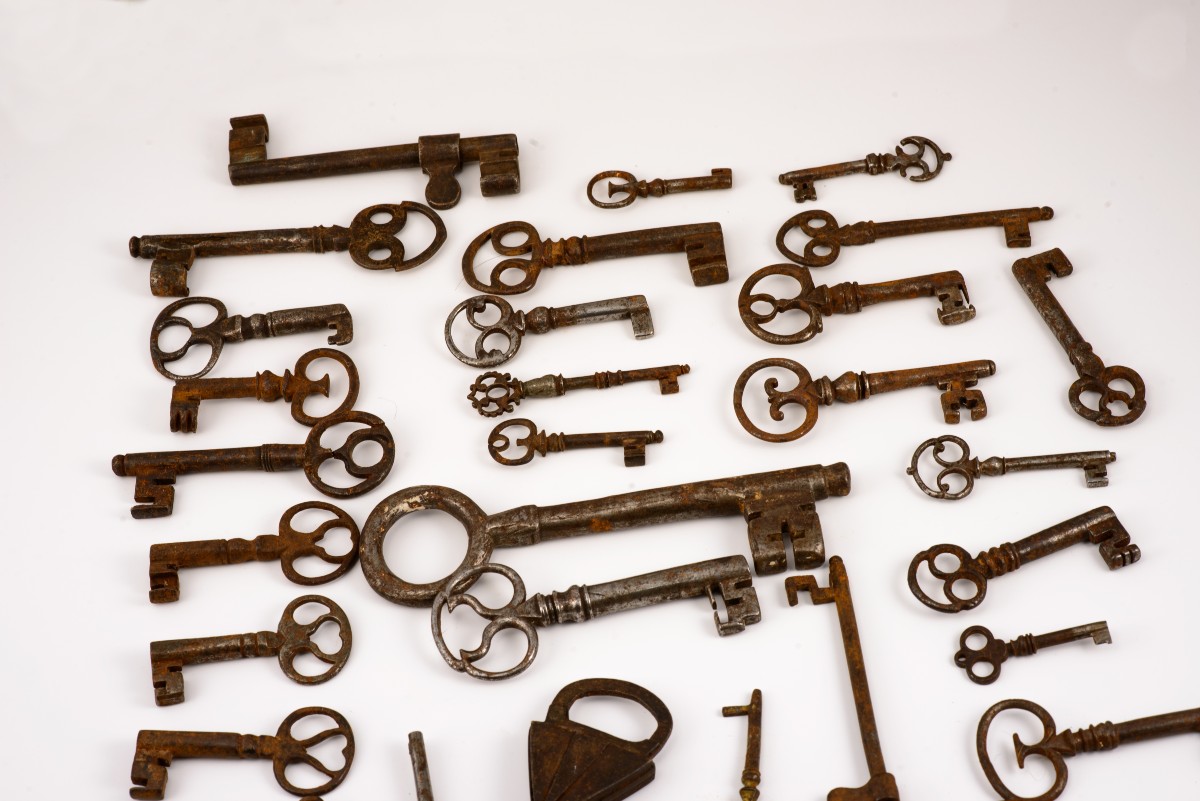 Collection Of Keys With Padlocks. Wrought Iron, From The 17th To The 19th Century.  -photo-4