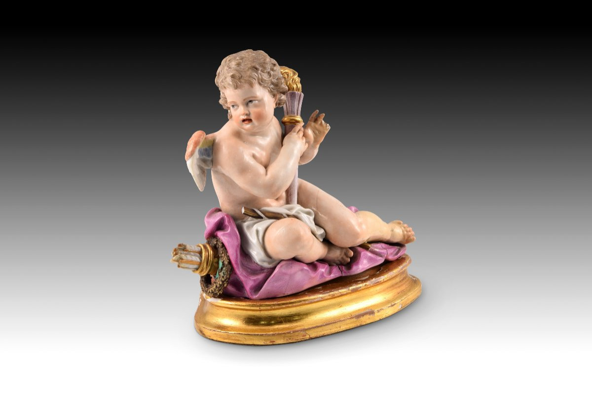 Cupidon. Porcelaine émaillée. Peut-être Meissen, 19e Siècle.  -photo-2