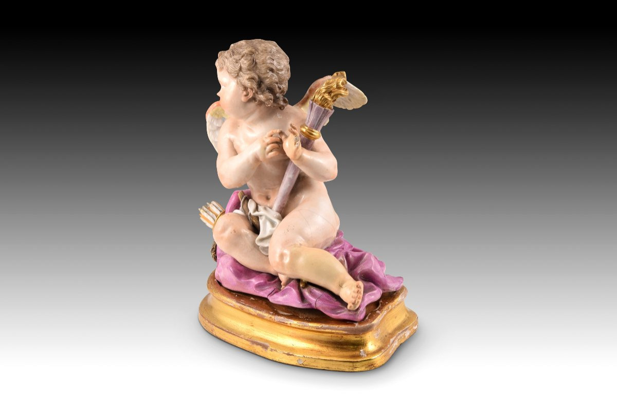 Cupidon. Porcelaine émaillée. Peut-être Meissen, 19e Siècle.  -photo-3