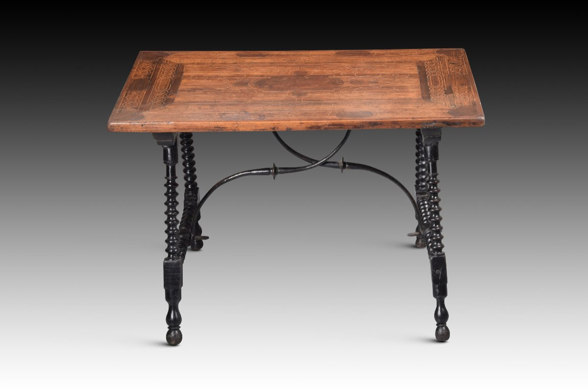 Table Avec Pied En Lentille Et Incrustation. Bois De Rose. XVIIIe Siècle. -photo-2