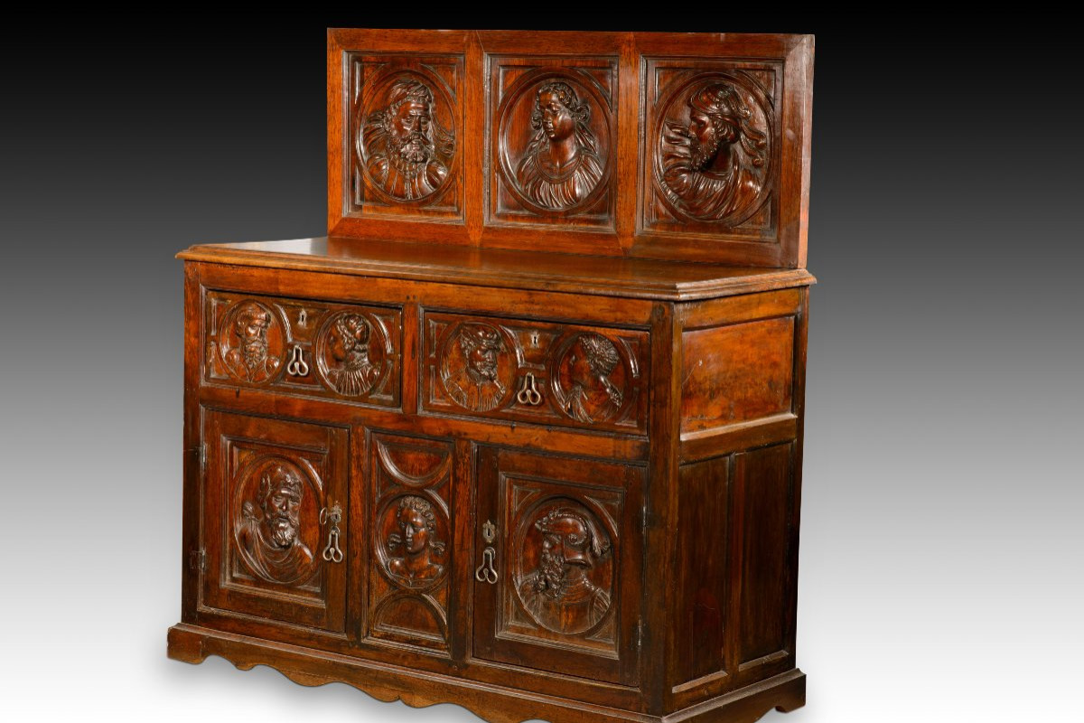  Commode. Bois Sculpté. XVIe Siècle.-photo-3