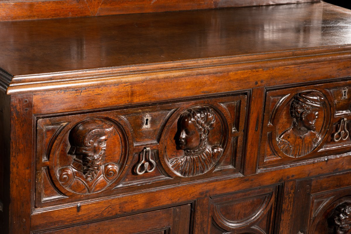  Commode. Bois Sculpté. XVIe Siècle.-photo-1
